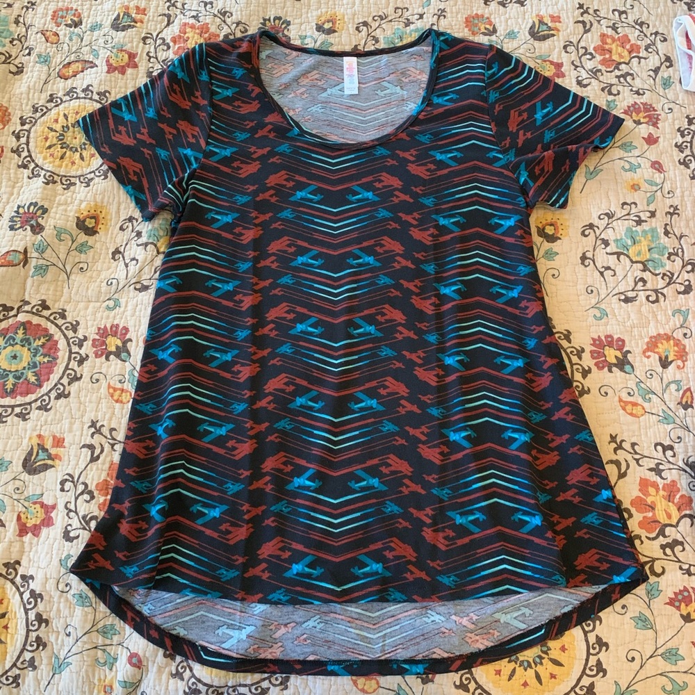 🔴 *$5 for 20 Sale* Women’s NWOT Lularoe top Size S